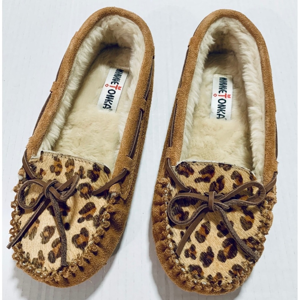 Minnetonka Leopard Print Moccasin Slippers Cozy Fur Lined Women Size 8